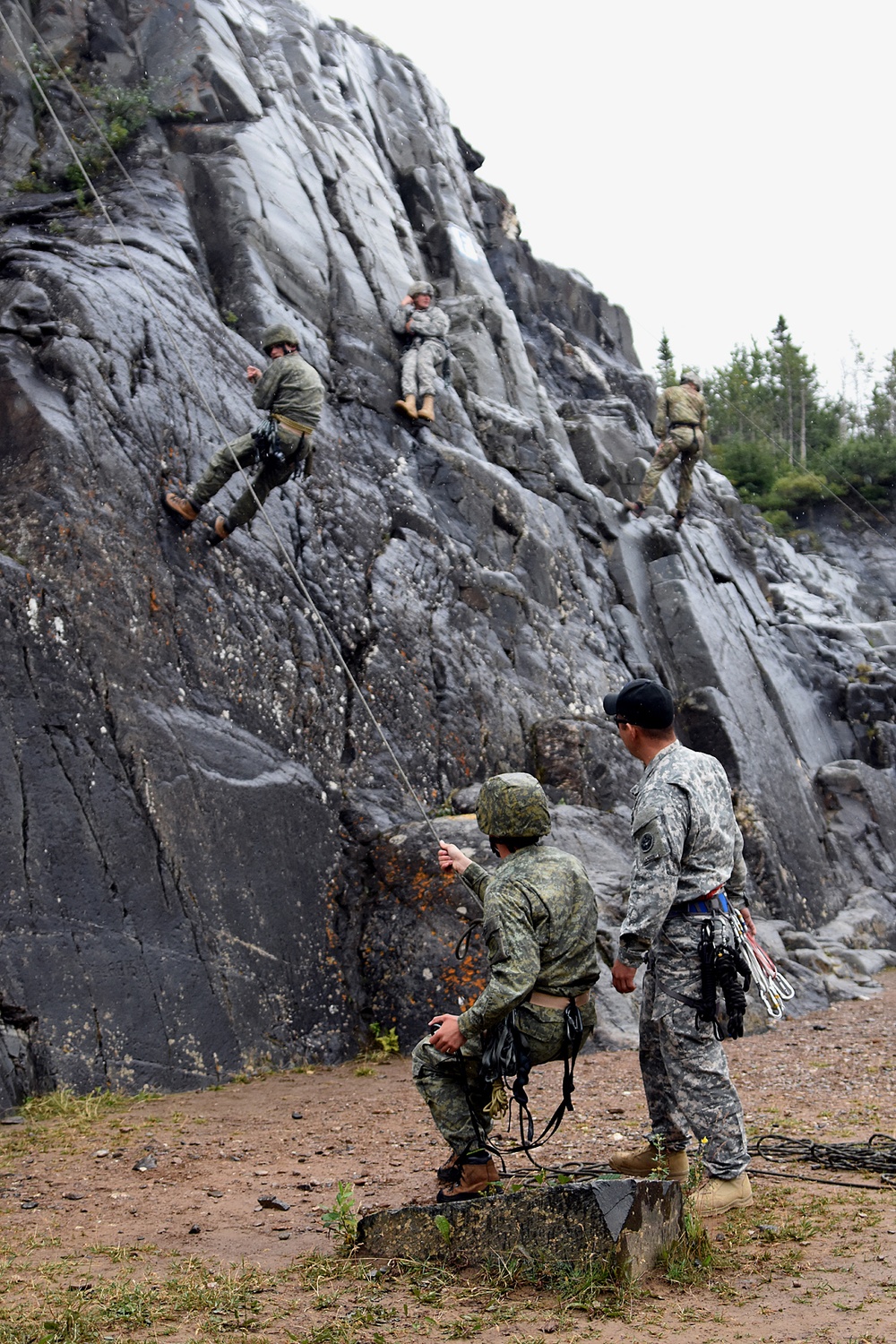 Kosovan soldiers learn mountaineering skills at Northern Warfare Training Center