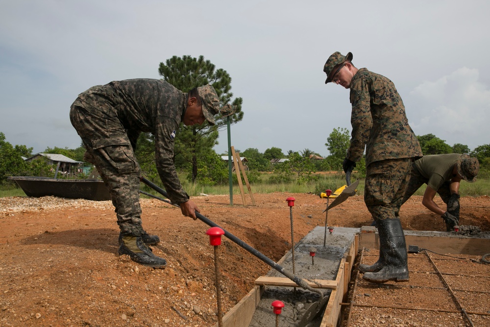 Marines with SPMAGTF-SC and Honduran engineers work together on Republica de Cuba school project footer