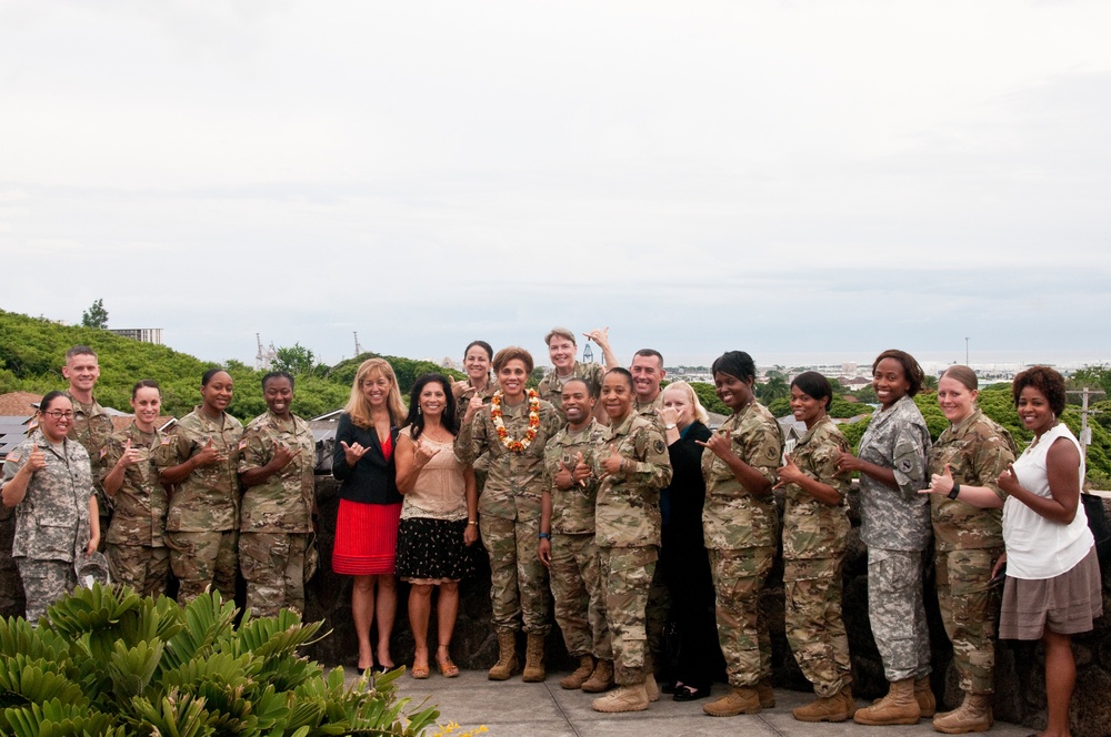 44th U.S. Army Surgeon General visits with Soldiers and civilians in Hawaii