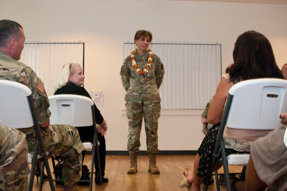 44th U.S. Army Surgeon General visits with Soldiers and civilians in Hawaii
