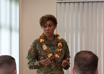 44th U.S. Army Surgeon General visits with Soldiers and civilians in Hawaii