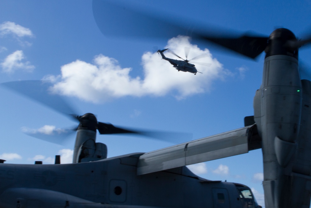 VMM-262 (Rein.) refines deck landing capability, competency aboard BHR