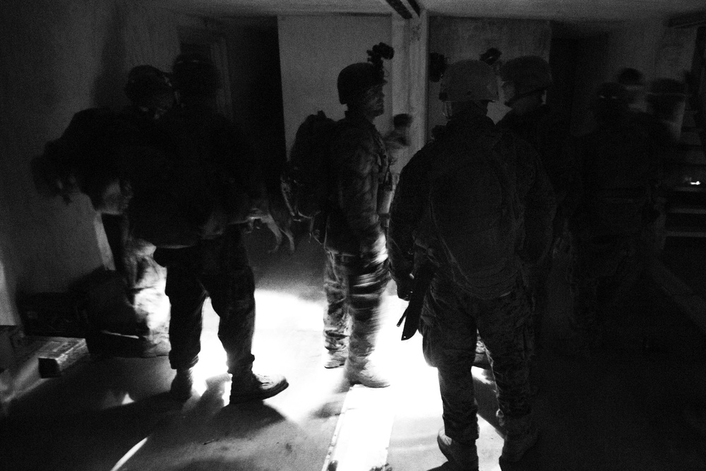 Marines conduct raid at night