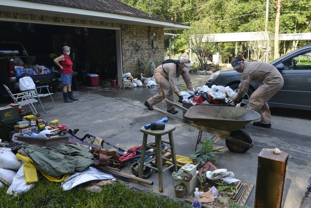 Coast Guard members assist in flood recovery