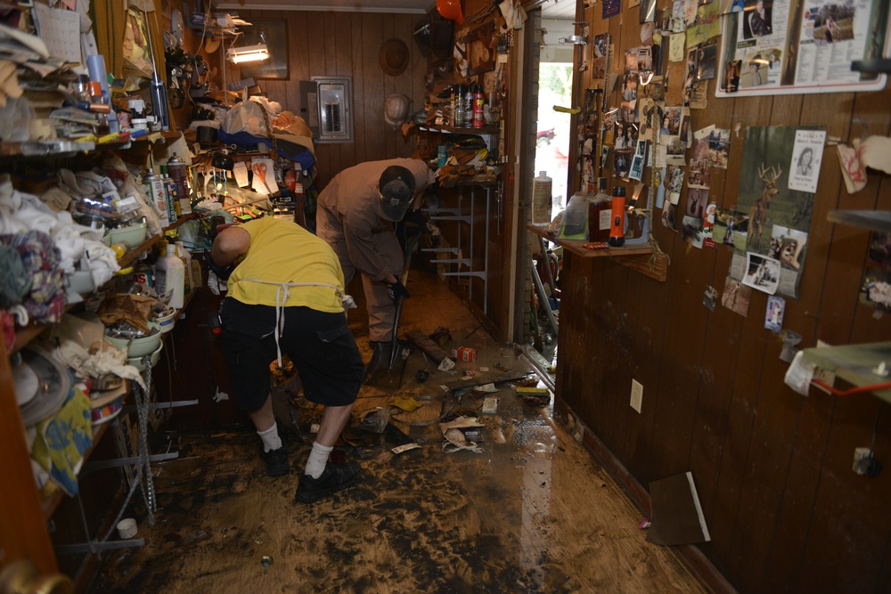 Coast Guard members assist in flood recovery