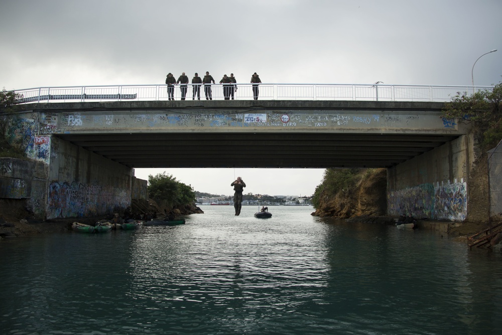 Marines jump off bridge for French commando course