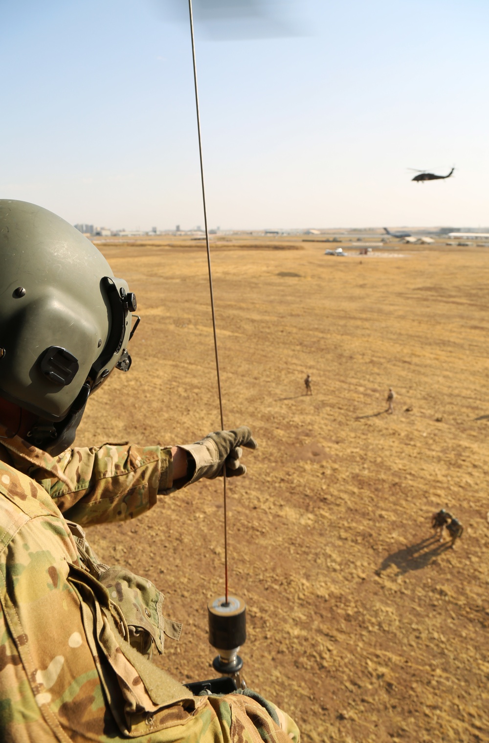 Coalition soldiers conduct medevac training