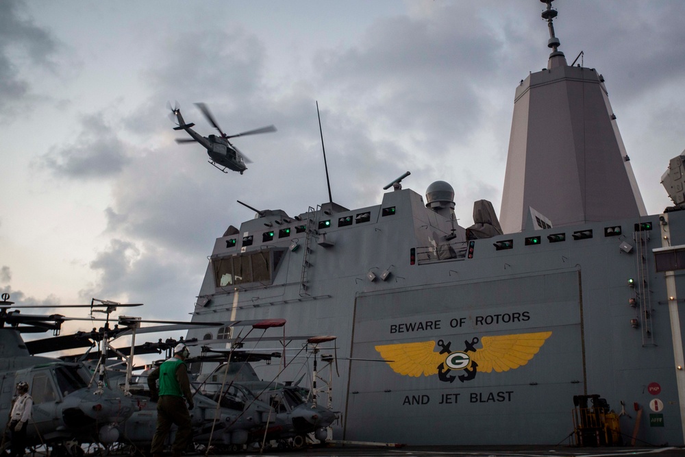 31st MEU Takes Flight Day and Night