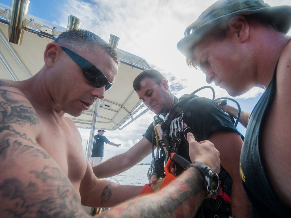 Defense POW/MIA Accounting Agency (DPAA) and 7th Engineer Divers third day of diving in the waters of U.S. Army Garrison Kwajalein Atoll