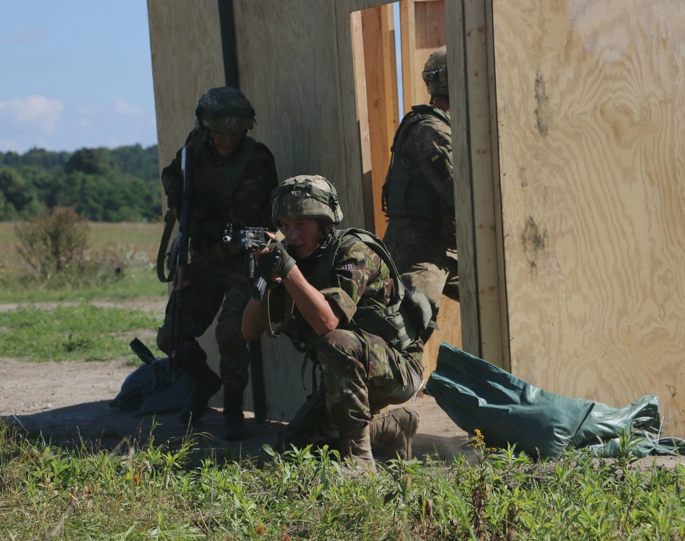 6-­8 Cav Soldiers share battle drill proficiency with Ukrainians