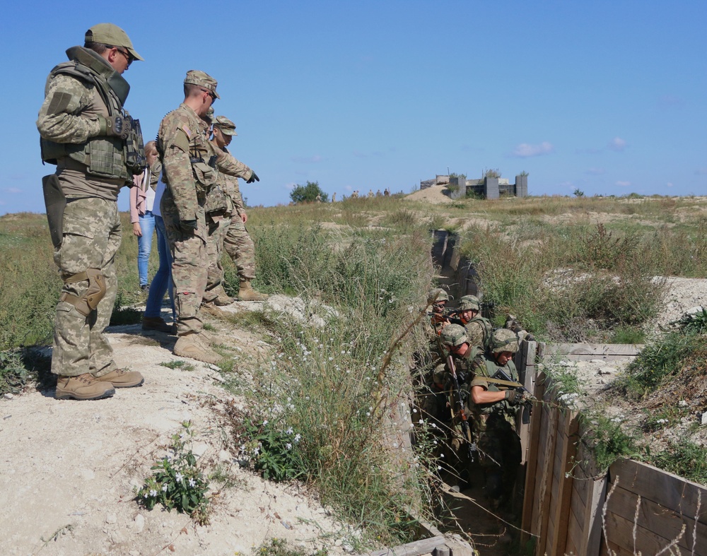 6­-8 Cav Soldiers share battle drill proficiency with Ukrainians