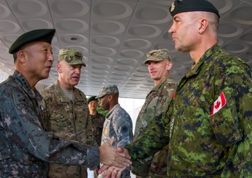 Ki-Hak Eom greets Gen. Omer Lavoie