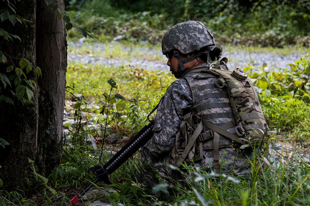 NY Army National Guard Soldiers conduct tactical training at Fort Indiantown Gap