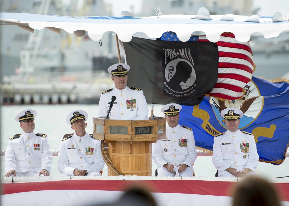 USS Tucson Holds Change of Command