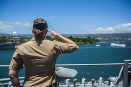 13th MEU ports into Hawaii