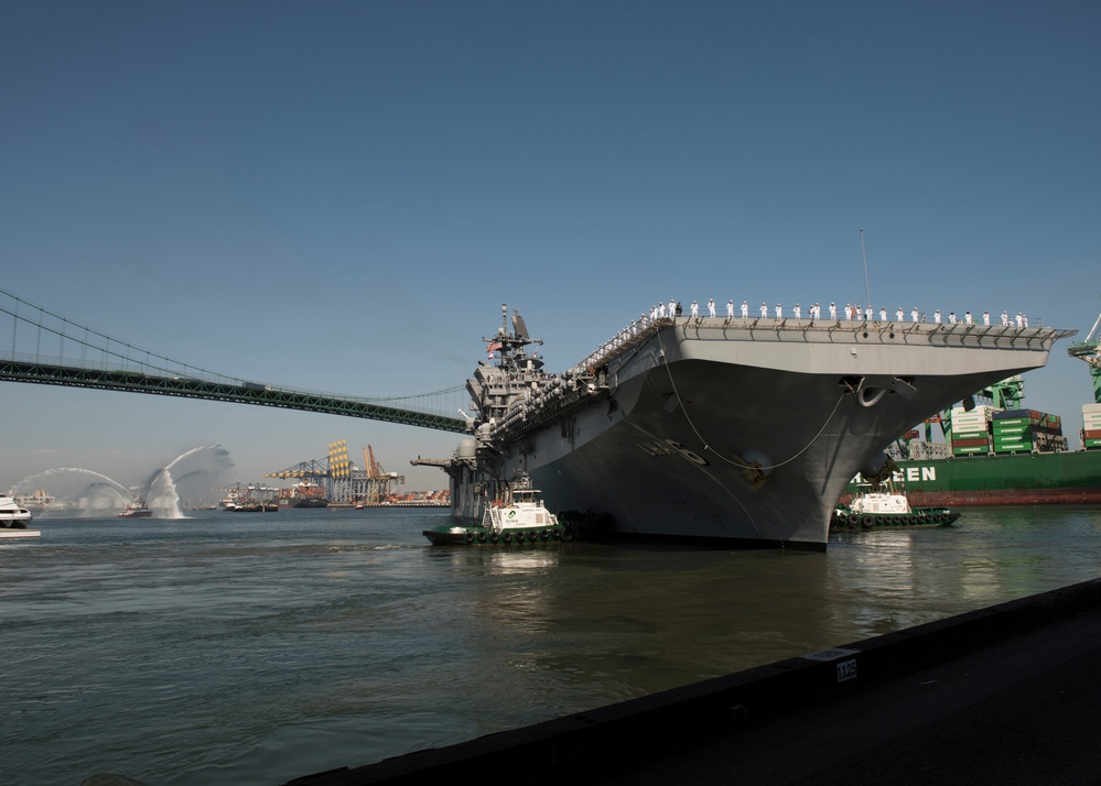 USS America Arrives for LA Fleet Week
