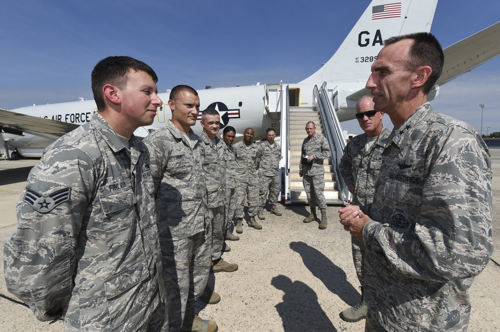 Maj. Gen. Zobrist, commander of the 9th Air Force visits Team JSTARS