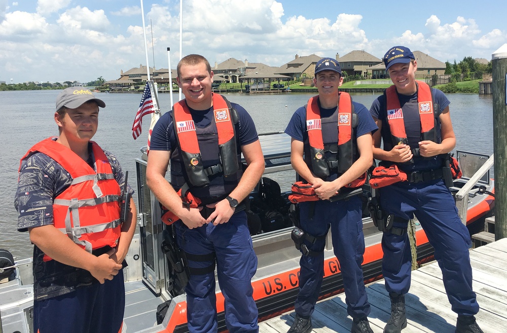 Coast Guard rescues 2 boaters from Galveston Bay, Texas
