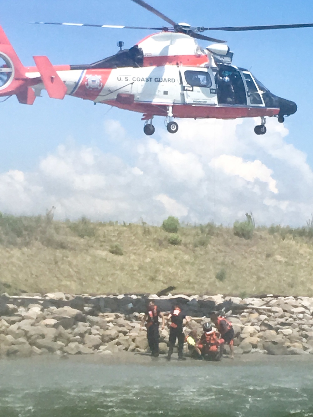 Coast Guard rescues 2 boaters from Galveston Bay, Texas