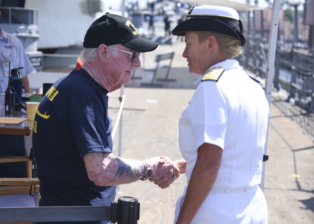 Third Fleet Commander Speaks with World War II Veteran During LA Fleet Week