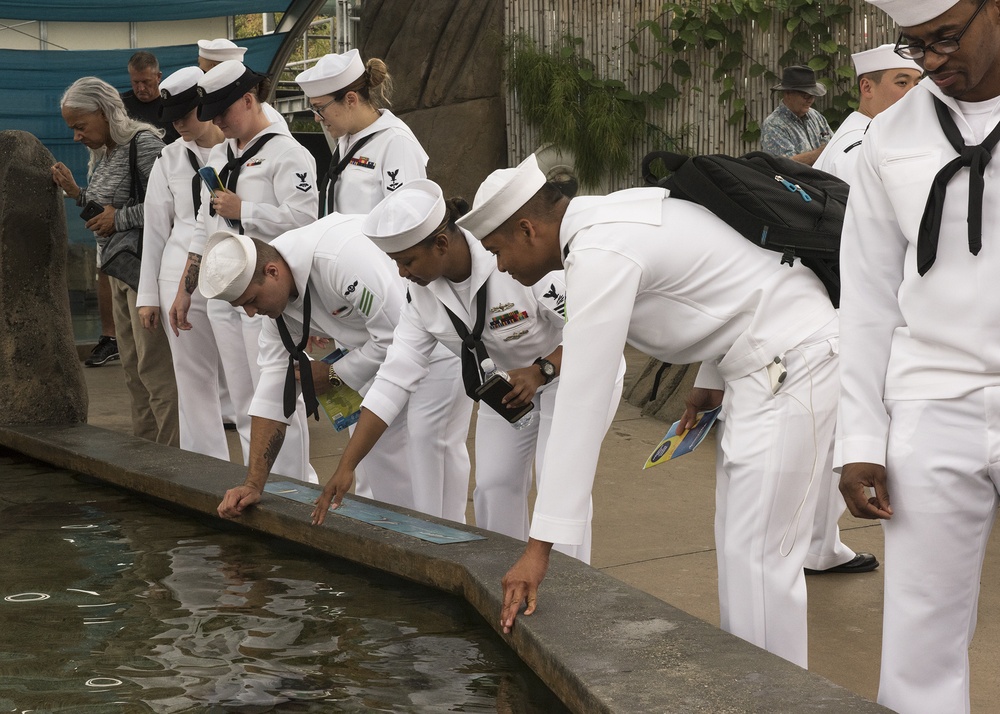 Sailors Visit Aquarium of the Pacific During LA Fleet Week 2016