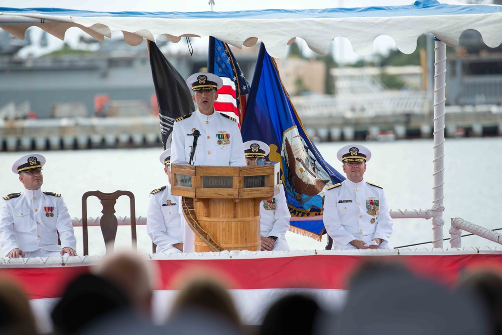 USS Tucson Holds Change of Command