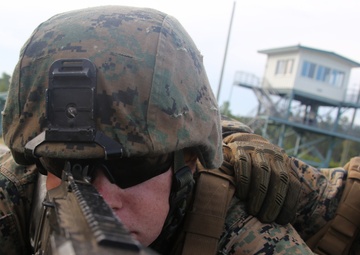 2nd LAAD Marines shoot straight during weapon systems training