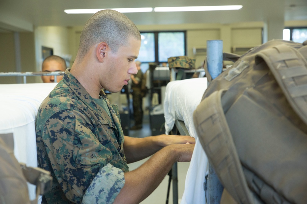 Parris Island recruits end training day with hour of downtime