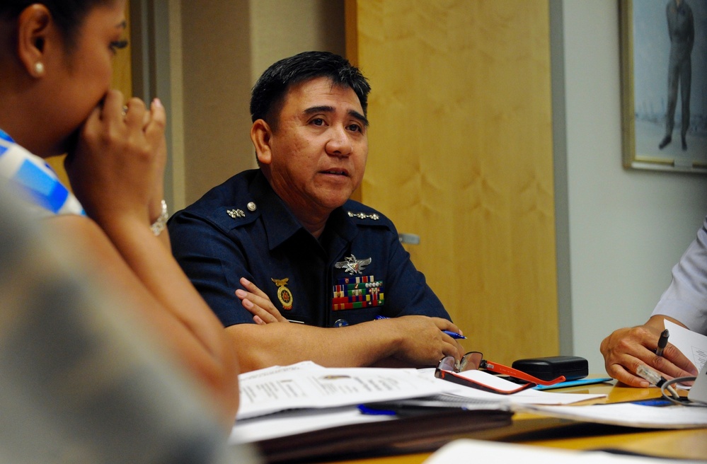 U.S., Philippine Airmen talks enhance interoperability