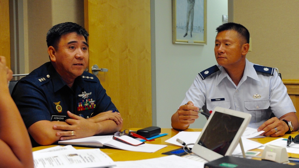 U.S., Philippine Airmen talks enhance interoperability