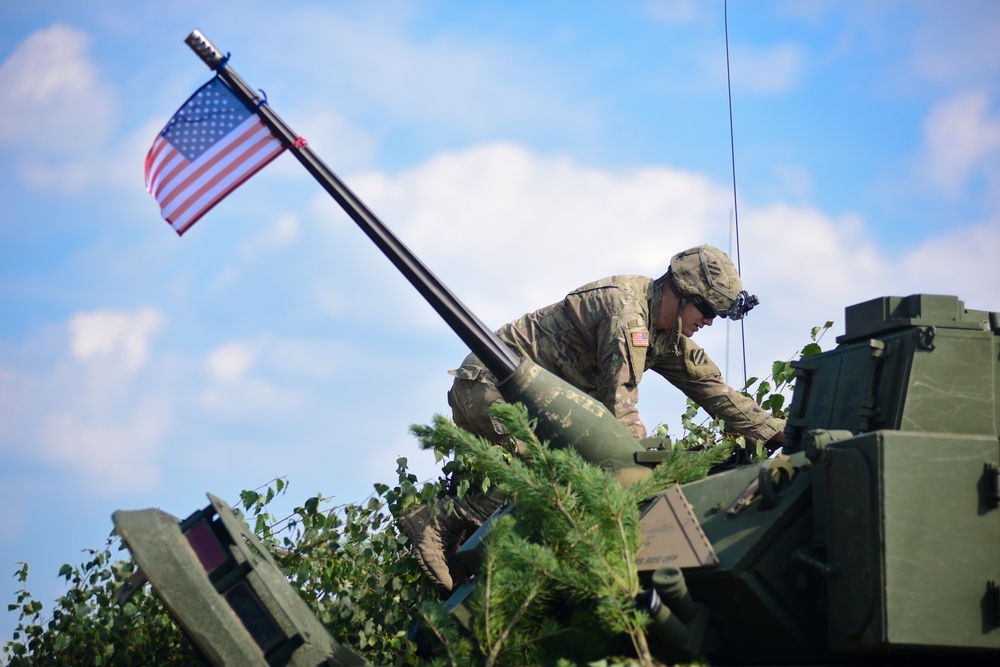 3/69 Armor Soldiers leverage Black Hawks during Eastern European live fire training