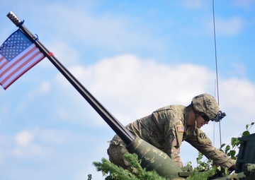 3/69 Armor Soldiers leverage Black Hawks during Eastern European live fire training