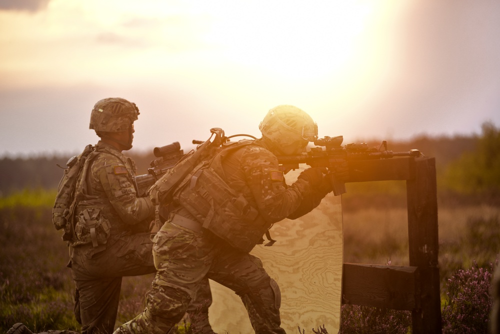 3/69 Armor Soldiers leverage Black Hawks during Eastern European live fire training