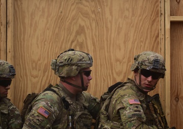3/69 Armor Soldiers leverage Black Hawks during Eastern European live fire training