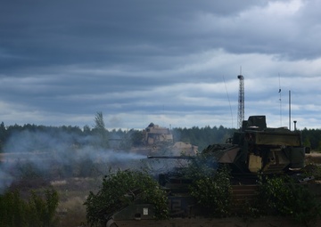 3/69 Armor Soldiers leverage Black Hawks during Eastern European live fire training