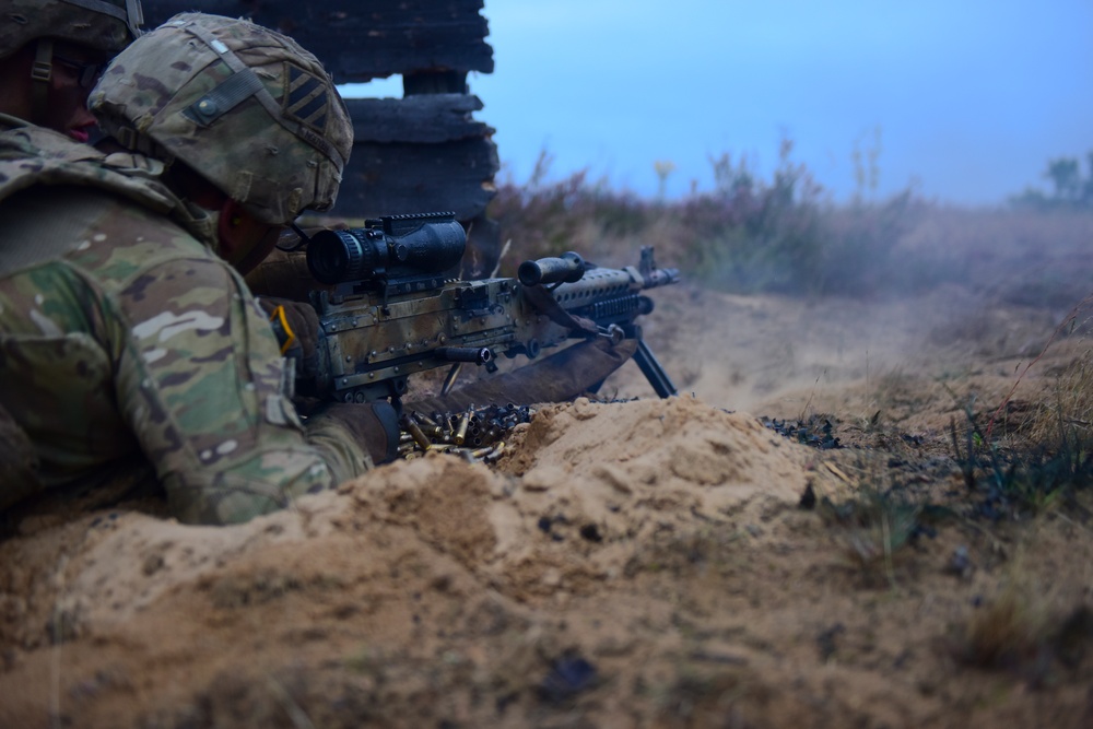 3/69 Armor Soldiers leverage Black Hawks during Eastern European live fire training