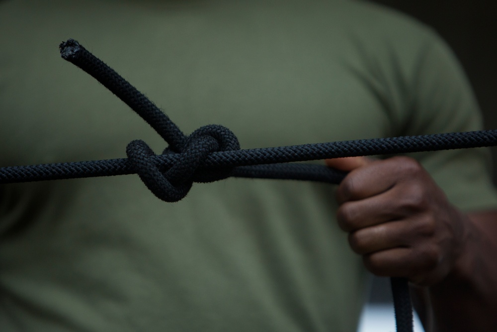 Marines conduct assault climbers course