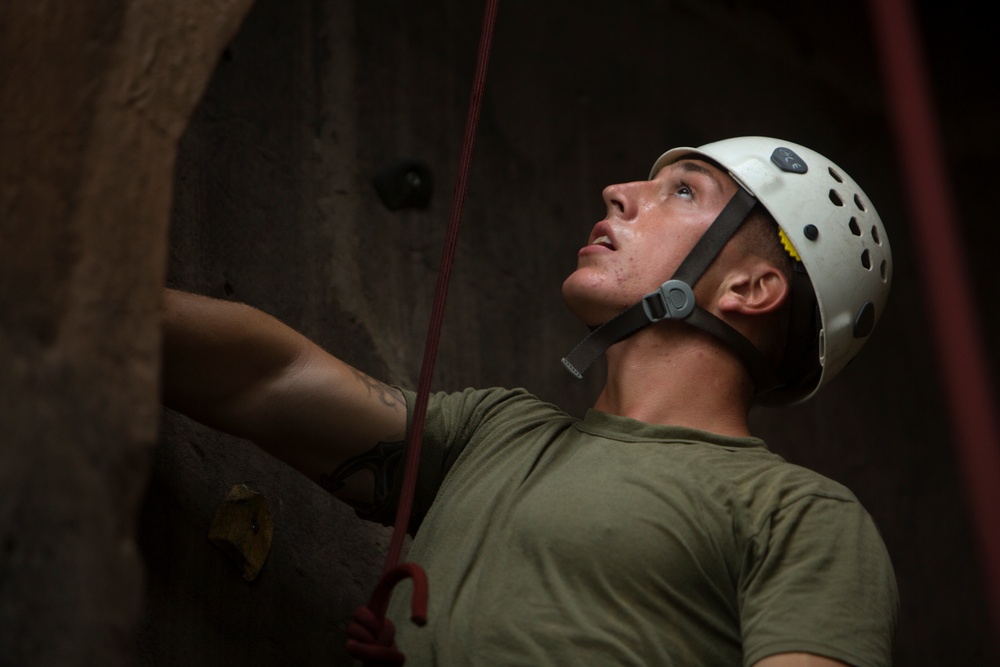 Marines conduct assault climbers course