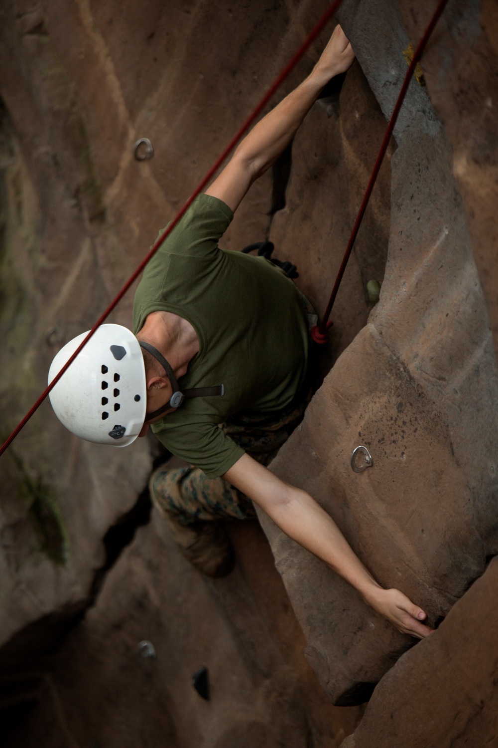 Marines conduct assault climbers course