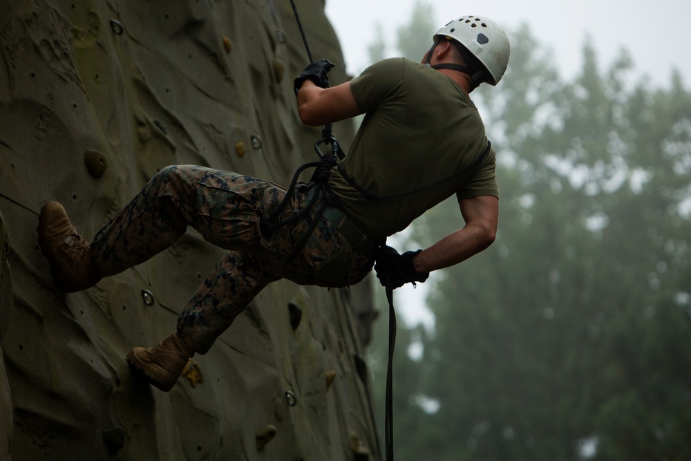 Marines conduct assault climbers course