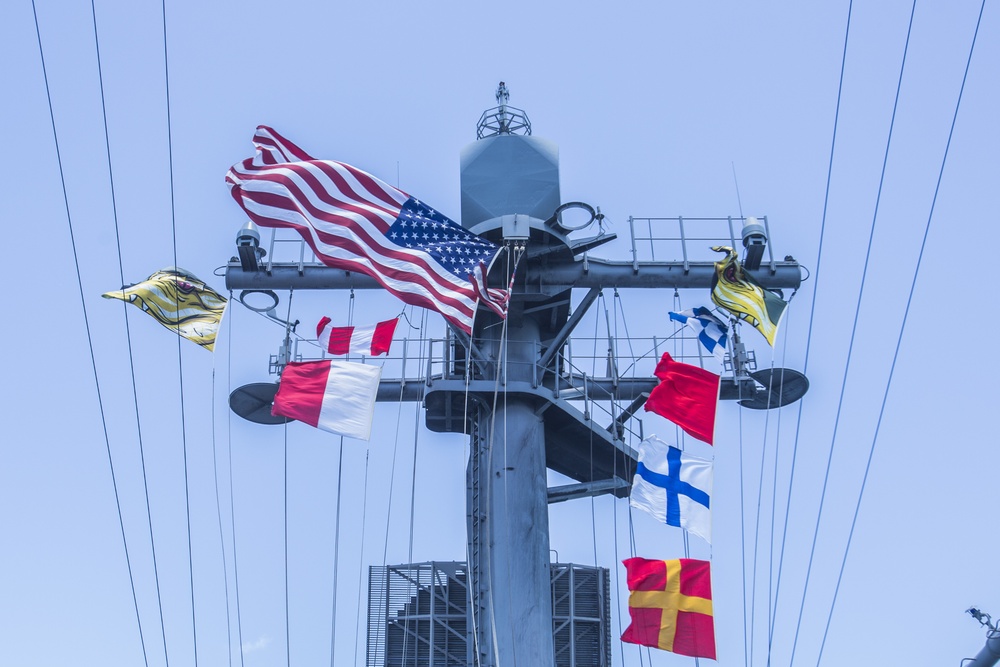 13th MEU ports into Hawaii