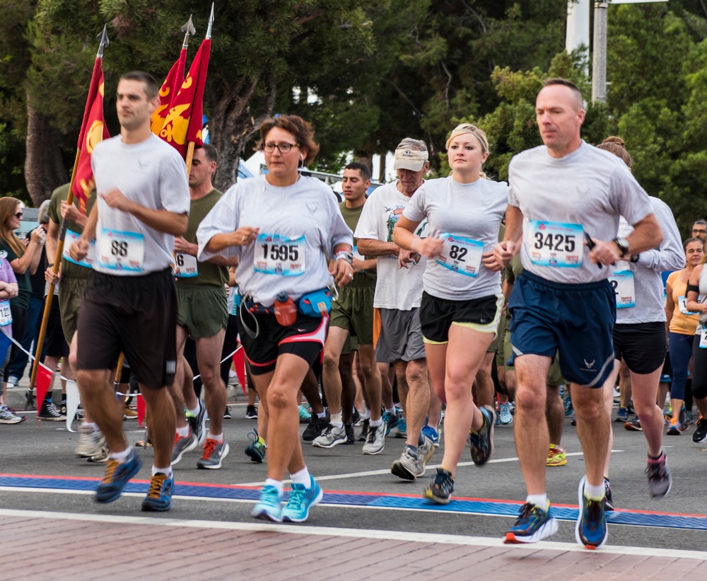 Service Members particpate in "Conquer the Bridge" Race