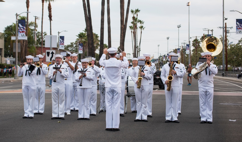 Service Members particpate in "Conquer the Bridge" Race