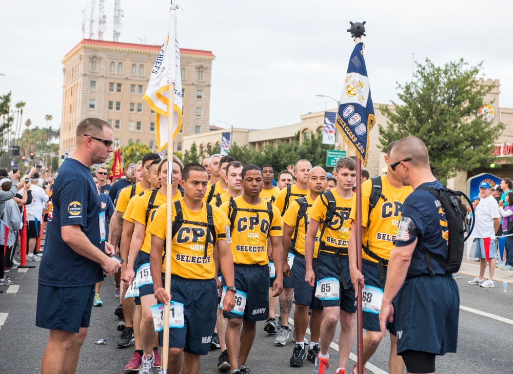 Service Members particpate in "Conquer the Bridge" Race