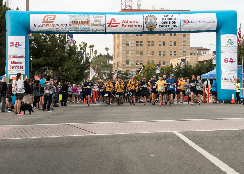 Service Members Participate in Conquer The Bridge Run During LA Fleet Week 2016