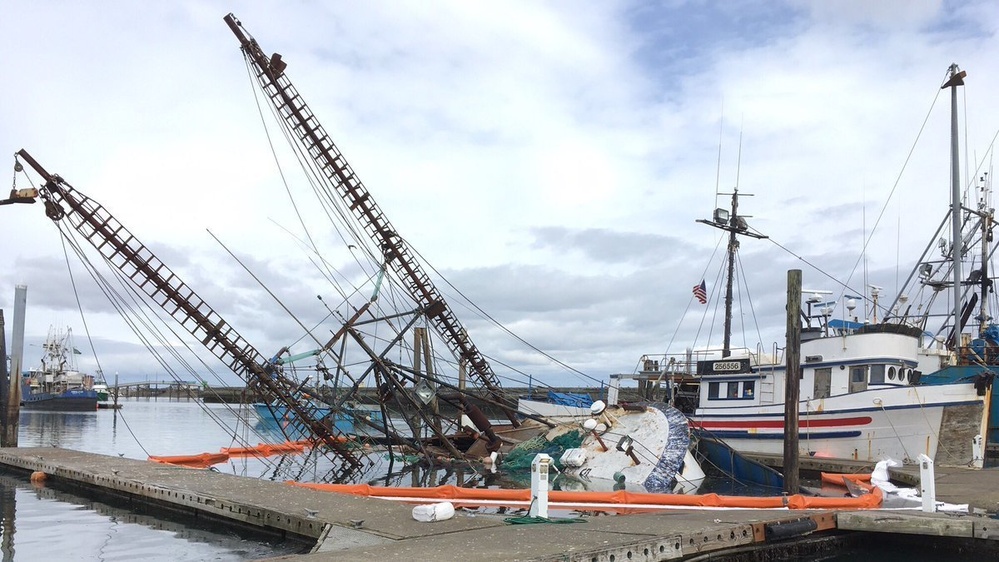 Coast Guard, Washington State Department of Ecology respond to sunken vessel in Westport, Wash.