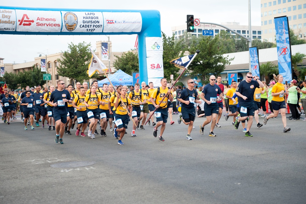 Service Members Participate in Conquer The Bridge Run During LA Fleet Week 2016