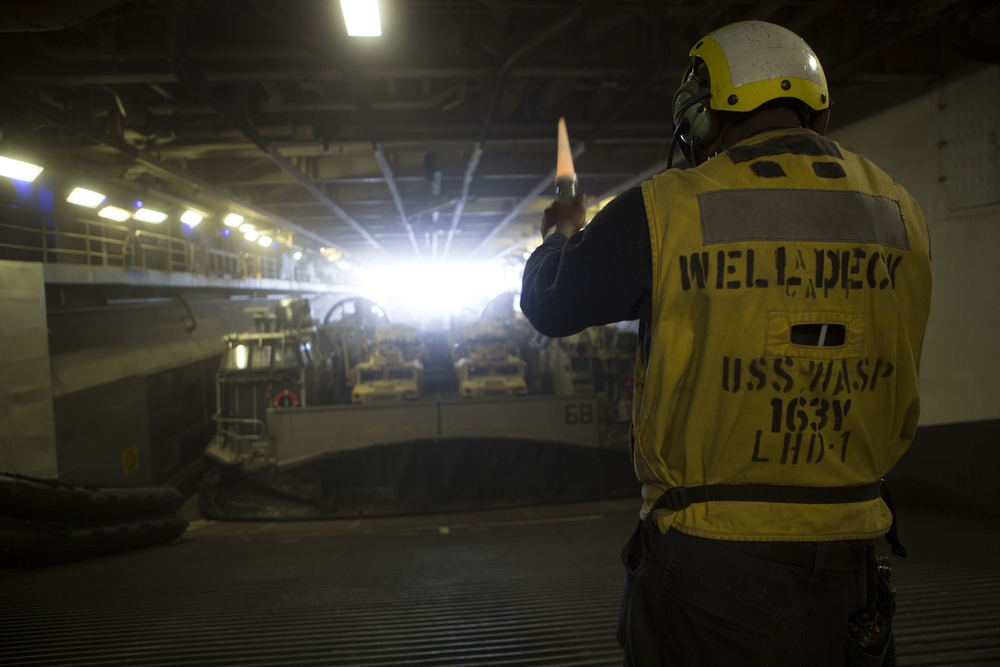 Wasp Sailors Conduct LCAC Operations