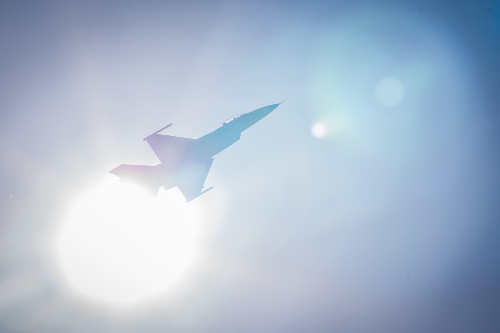 Sound of Speed Air Show performs for community above Missouri