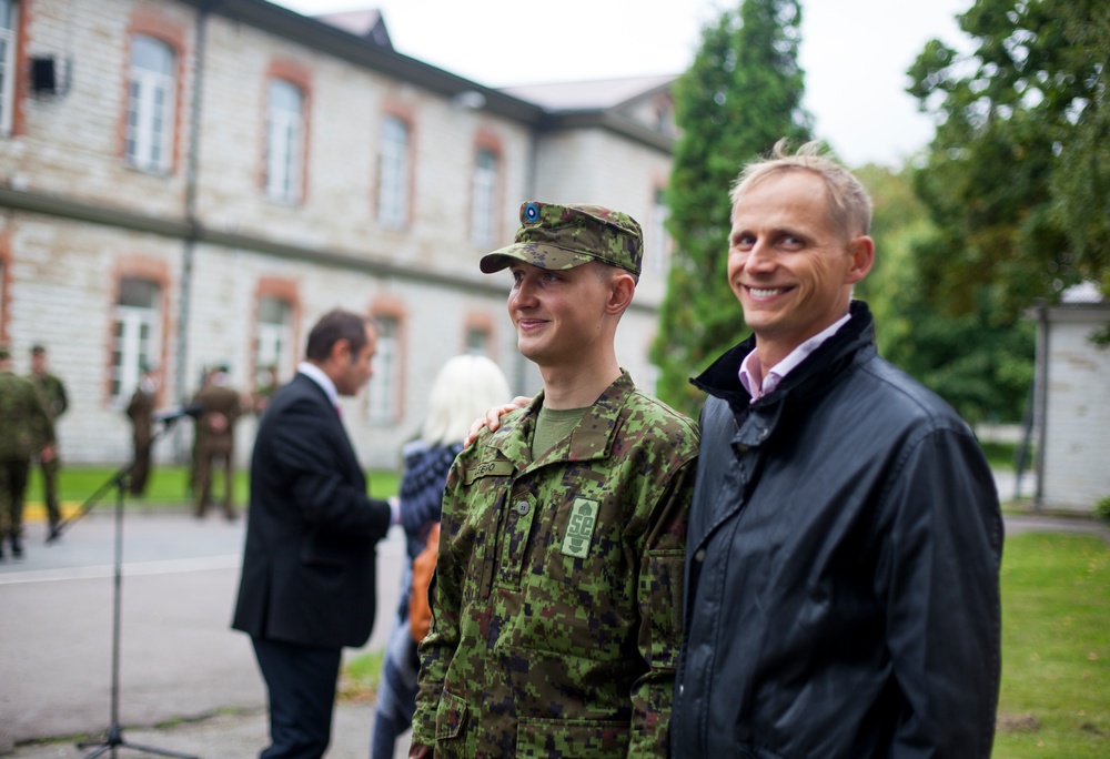 Estonian Conscripts Graduate From Signal Battalion